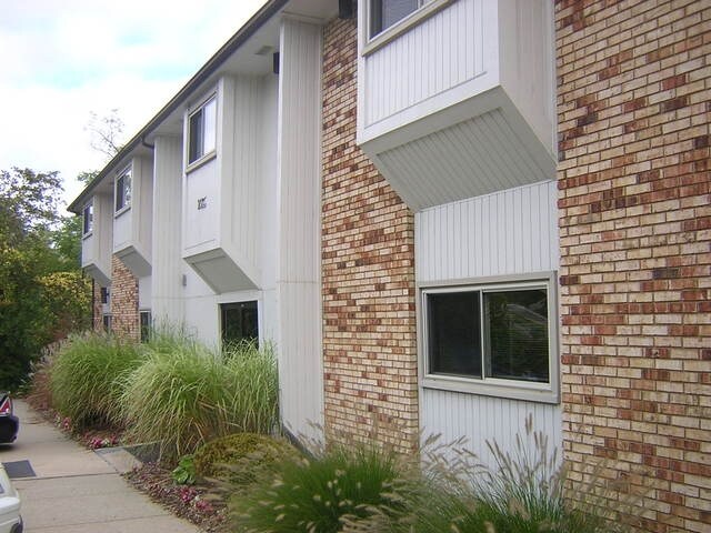 2035 Hogback Rd, Ann Arbor, MI à louer - Photo de l’immeuble – Image 2 sur 11
