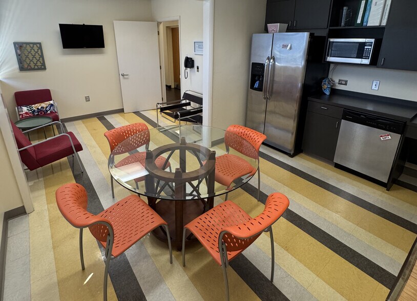 3613 Haworth Dr, Raleigh, NC à vendre - Photo de l’immeuble – Image 3 sur 5