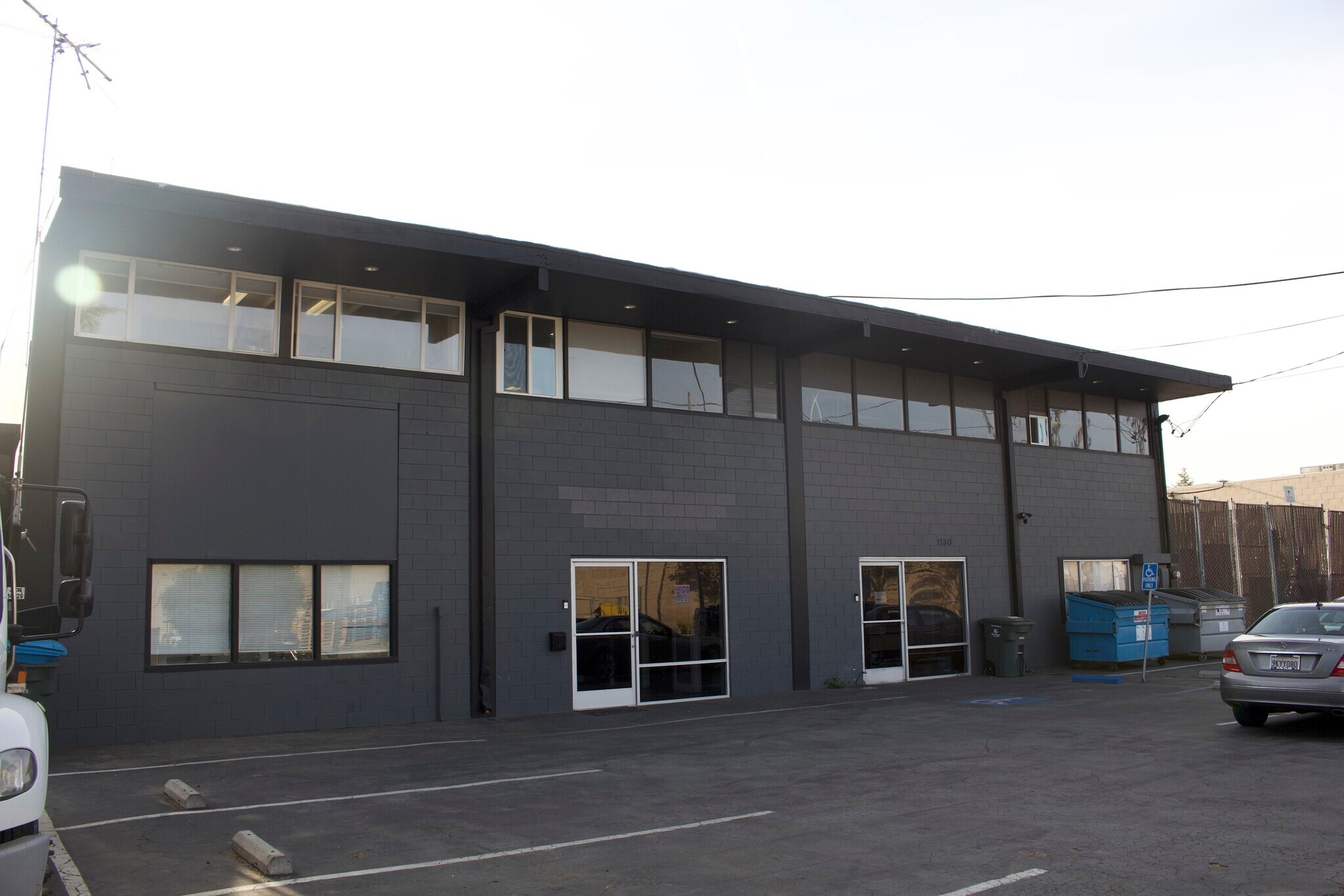 1130 Independence Ave, Mountain View, CA à louer Photo principale– Image 1 sur 16