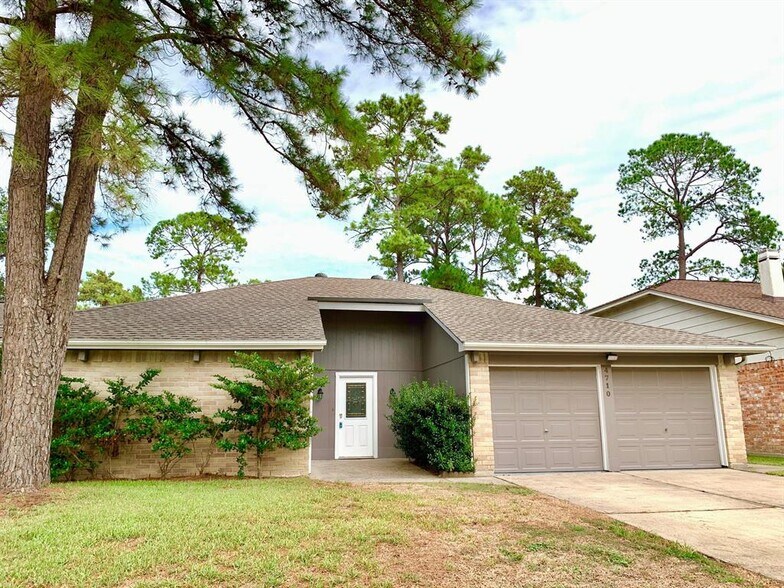 4710 Lost Lake Ln, Spring, TX à vendre - Photo principale – Image 1 sur 2