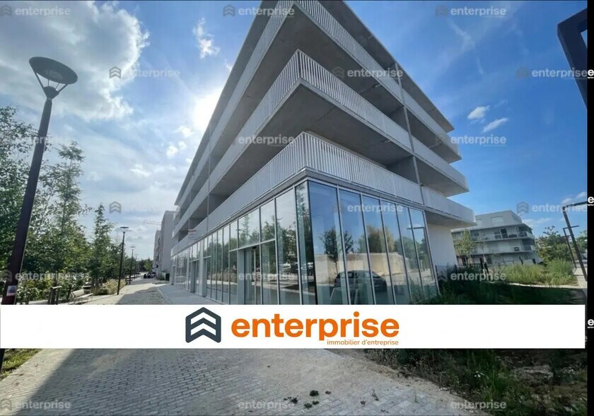 Local commercial dans Amiens à louer - Photo de l’immeuble – Image 1 sur 9