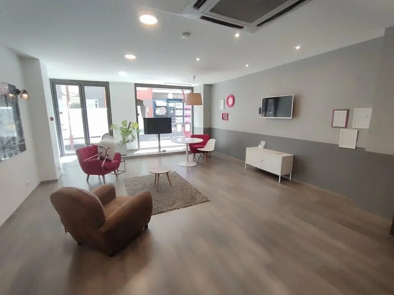 Local commercial dans Bourgoin-Jallieu à louer - Photo intérieure – Image 2 sur 5