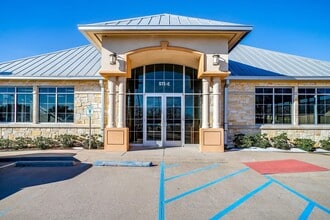 1200 Crawford Ave, Granbury, TX à louer Photo intérieure– Image 1 sur 31