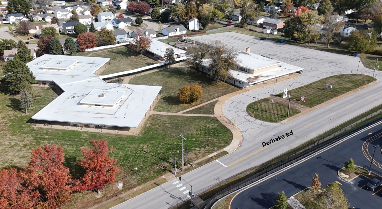 1555 Derhake Rd, Florissant, MO à vendre Photo principale– Image 1 sur 2