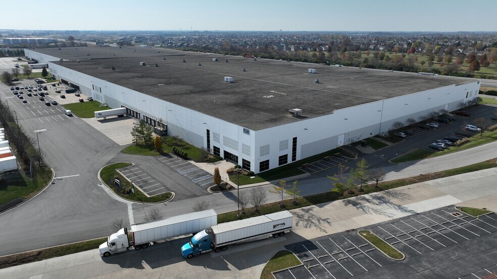 800 Commerce Parkway West Dr, Greenwood, IN à louer - Photo de l’immeuble – Image 1 sur 13