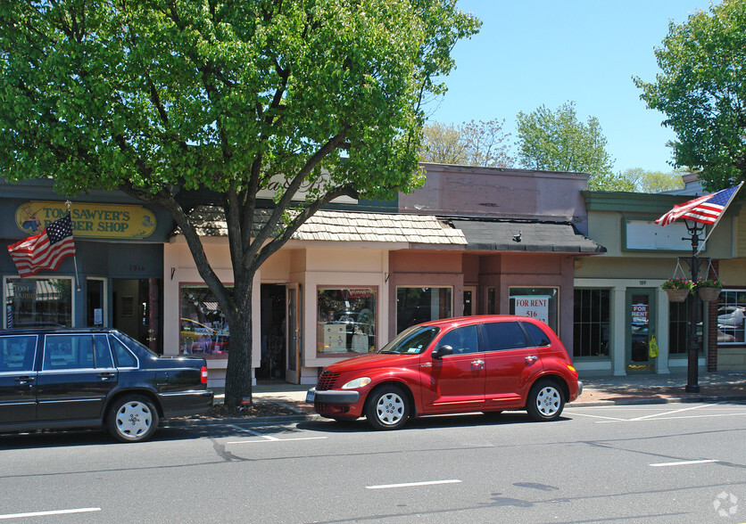 187-191 Broadway, Amityville, NY à louer - Photo de l’immeuble – Image 3 sur 12