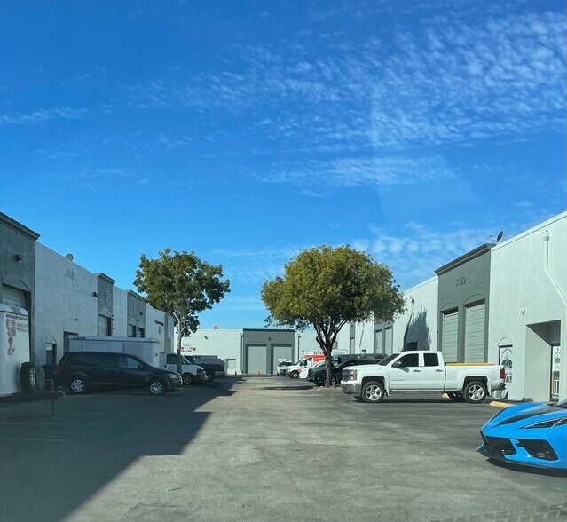 3120 W 84th St, Hialeah, FL à louer - Photo de l’immeuble – Image 2 sur 6