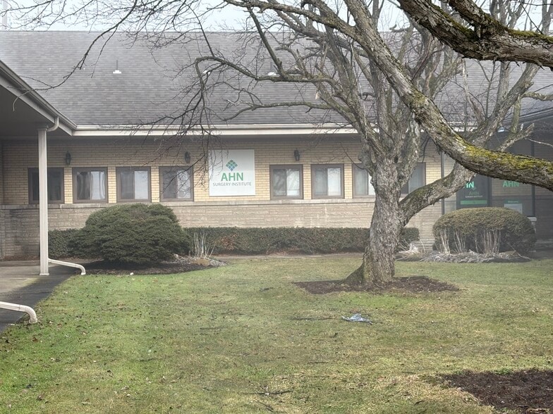 1629 Union Ave, Natrona Heights, PA à vendre - Photo de l’immeuble – Image 3 sur 28