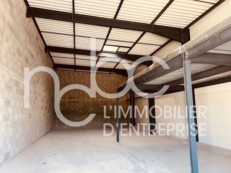 Local d'activités dans Saint-Germain-Nuelles à vendre - Photo intérieure – Image 2 sur 8