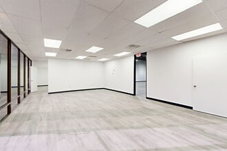 11381 Meadowglen Ln, Houston, TX à louer Numérisation 3D Matterport– Image 1 sur 8