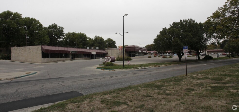 1265 S Cotner Blvd, Lincoln, NE à louer - Photo de l’immeuble – Image 2 sur 4