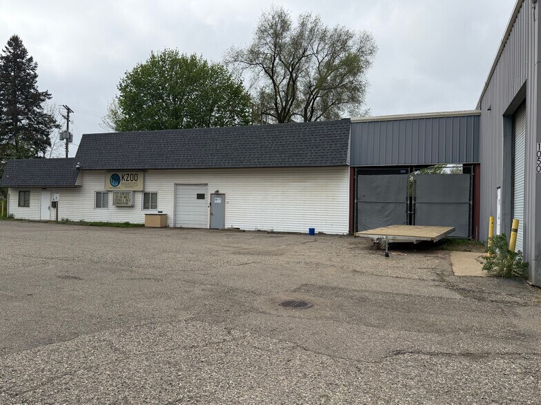 1050 E Michigan Ave, Kalamazoo, MI à vendre - Photo de l’immeuble – Image 3 sur 11