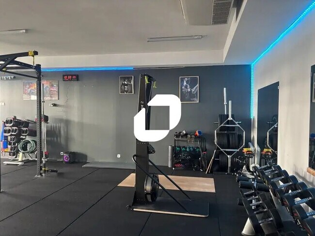 Plus de détails pour Bureau, Local d'activités à louer