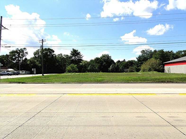 7107 N IL Route 83, Long Grove, IL à vendre - Photo de l’immeuble – Image 3 sur 4