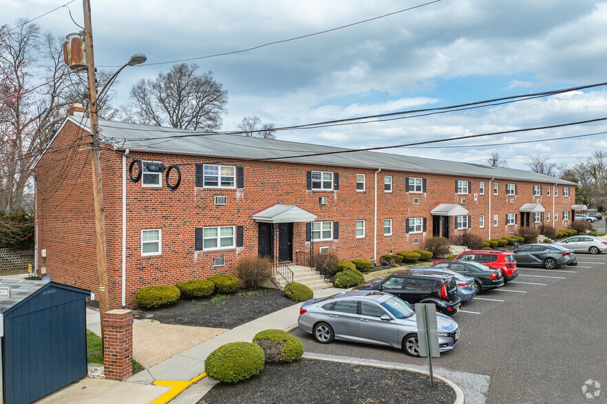 16 Campus Ter, Glassboro, NJ à vendre - Photo de l’immeuble – Image 1 sur 5