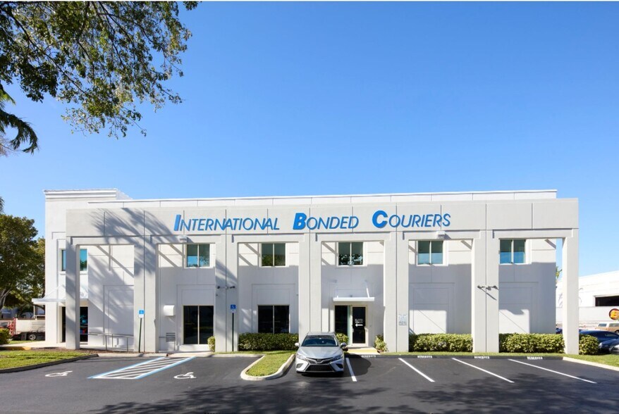 8401 NW 17th St, Miami, FL à louer - Photo de l’immeuble – Image 2 sur 3
