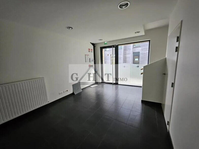 Bureau dans Moissy-Cramayel à louer - Photo de l’immeuble – Image 3 sur 8