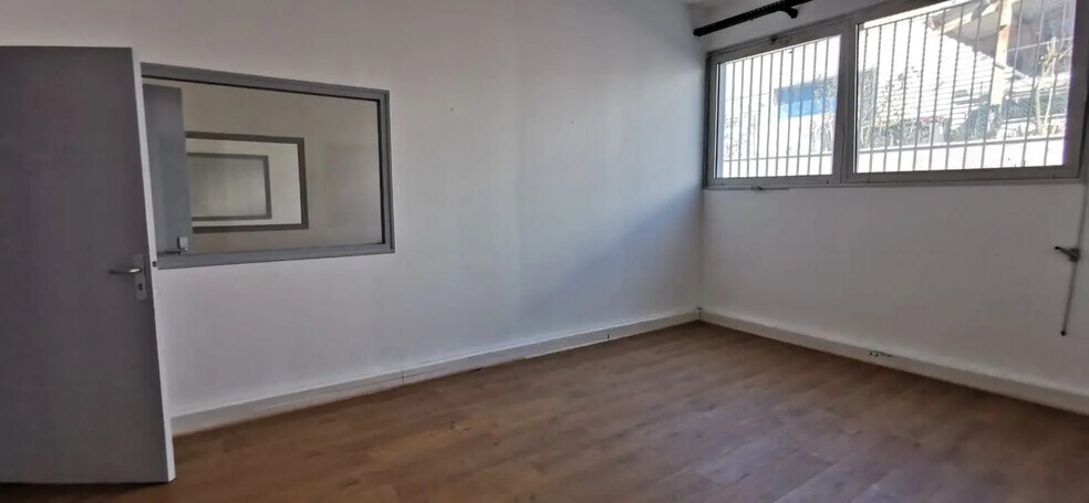2 Rue Du Commandant Paris, Créteil à louer - Photo de l’immeuble – Image 3 sur 3