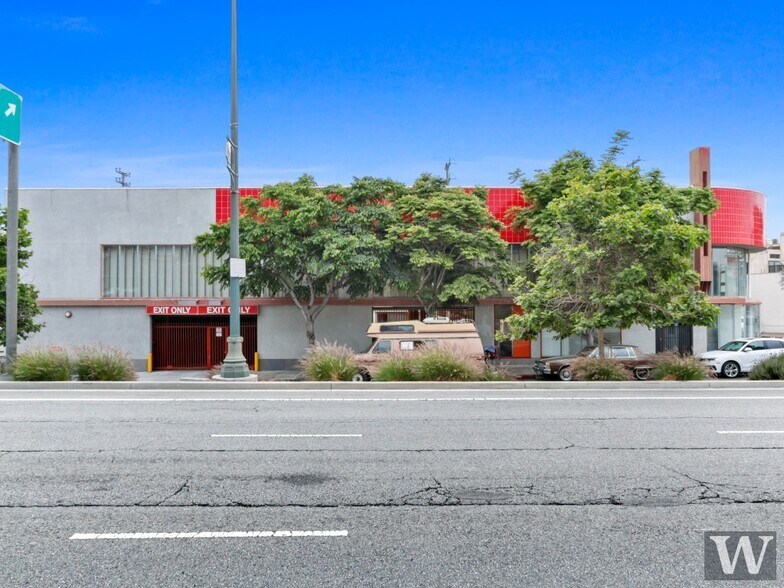 10830 Santa Monica Blvd, Los Angeles, CA à louer - Photo de l’immeuble – Image 3 sur 18