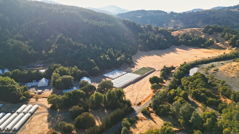 220 Wilder Ridge rd, Honeydew, CA à vendre - Vidéo sur l’annonce professionnelle – Image 2 sur 41