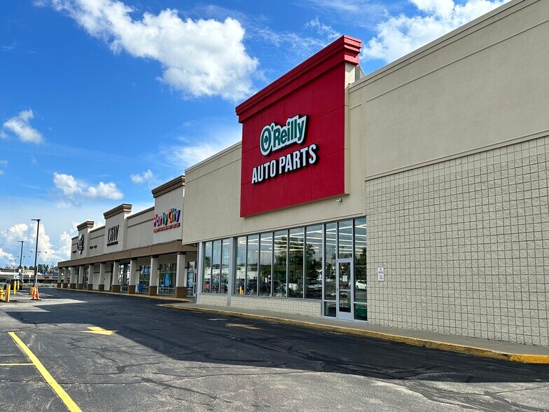 1051 S Willow St, Manchester, NH à louer - Photo principale – Image 1 sur 6