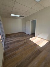 5200 Warner Ave, Huntington Beach, CA à louer Photo intérieure– Image 2 sur 3