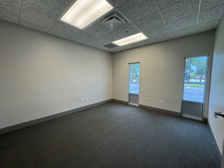 5343 Bowden Rd, Jacksonville, FL à louer - Photo de l’immeuble – Image 3 sur 7