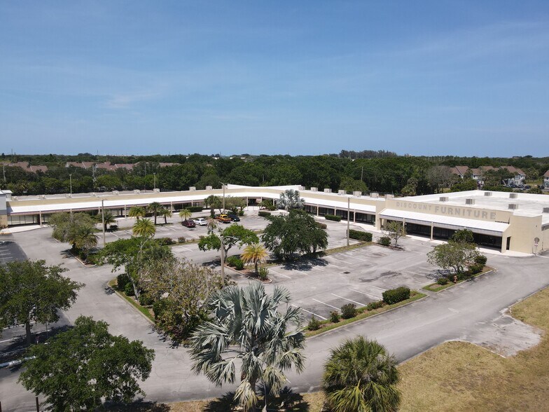 2806 S US Highway 1, Fort Pierce, FL à vendre - Photo de l’immeuble – Image 1 sur 13
