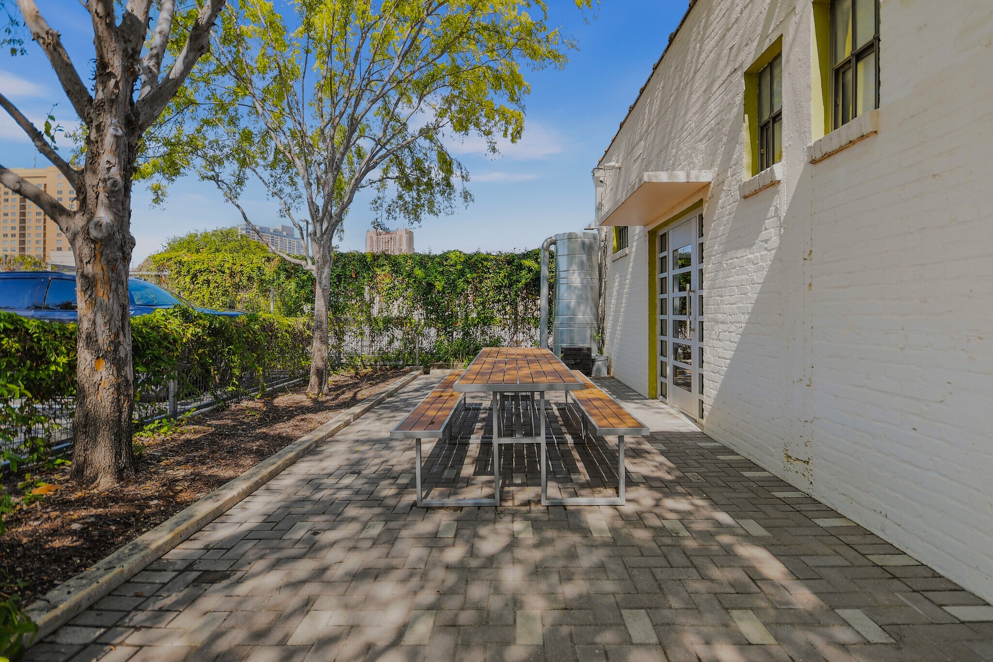 1320 E Houston St, San Antonio, TX à louer Photo intérieure– Image 1 sur 27