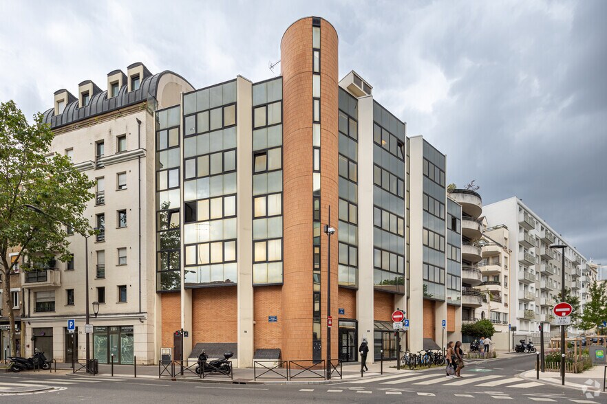 Bureau dans Boulogne-Billancourt à louer - Photo de l’immeuble – Image 2 sur 4