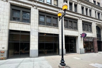 205 W Randolph St, Chicago, IL à louer Photo de l’immeuble– Image 1 sur 8