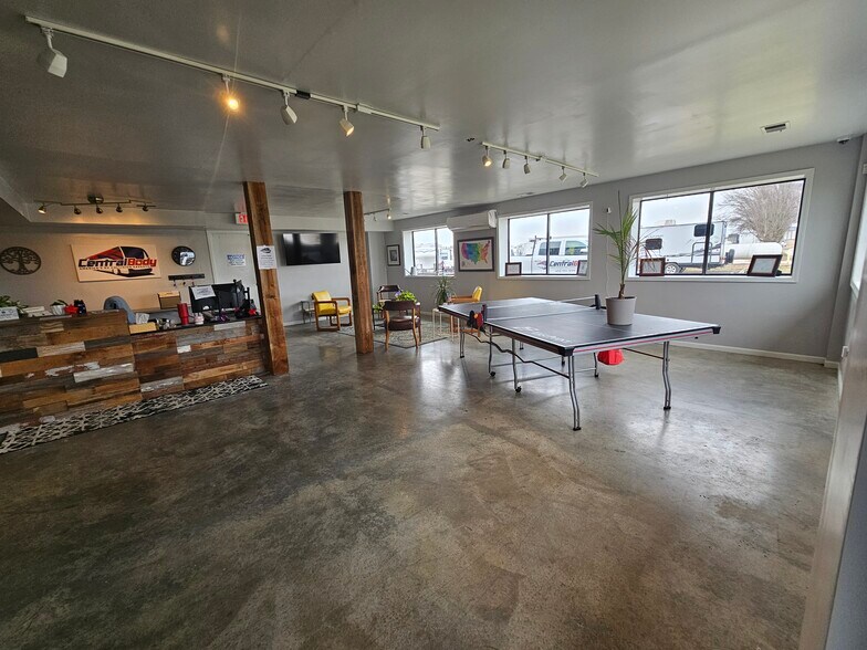 24105 W 43rd St, Shawnee, KS à louer - Hall d’entrée – Image 2 sur 12