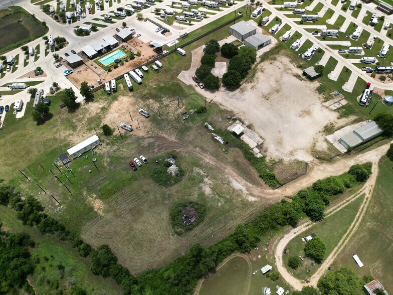 126 Grist Mill Rd, Kyle, TX à louer - Photo de l’immeuble – Image 3 sur 9