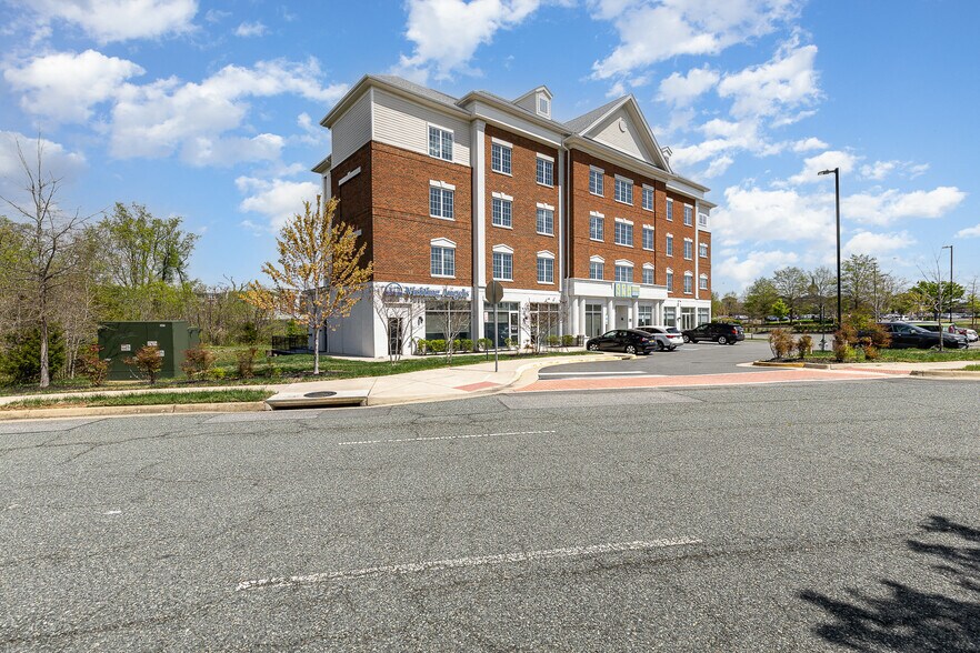 2200 Carl D Silver Pkwy, Fredericksburg, VA à louer - Photo de l’immeuble – Image 3 sur 32