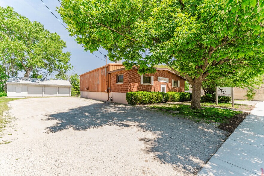 526 W 11th Ave, Oshkosh, WI à vendre - Photo de l’immeuble – Image 2 sur 25