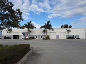 7525 SW Jack James Dr, Stuart, FL à louer Photo intérieure– Image 2 sur 10