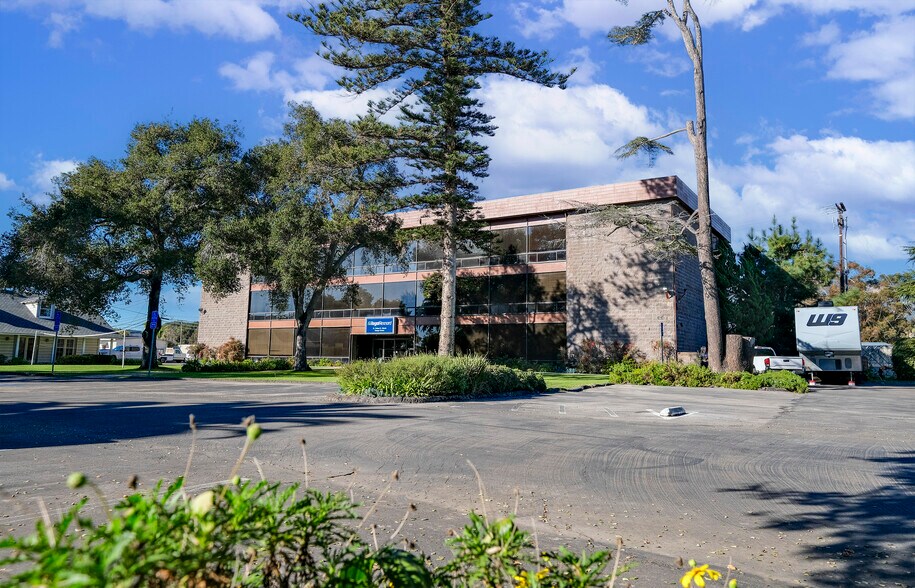 33 S La Patera Ln, Goleta, CA à louer - Photo principale – Image 1 sur 6