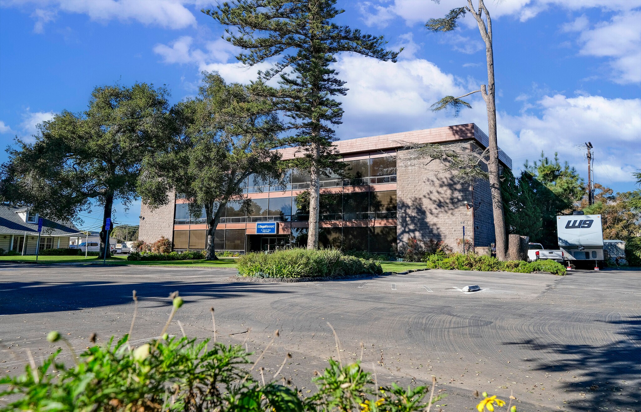 33 S La Patera Ln, Goleta, CA à louer Photo principale– Image 1 sur 7