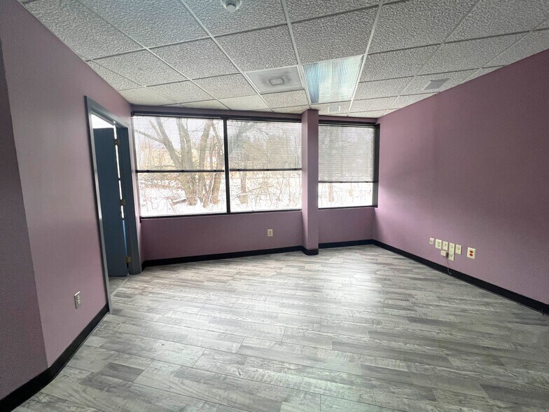 250 W Lancaster Ave, Paoli, PA à louer - Photo de l’immeuble – Image 3 sur 10