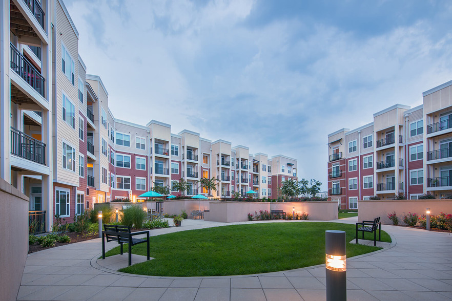 4211 Ridge Top Rd, Fairfax, VA à louer - Photo de l’immeuble – Image 3 sur 25