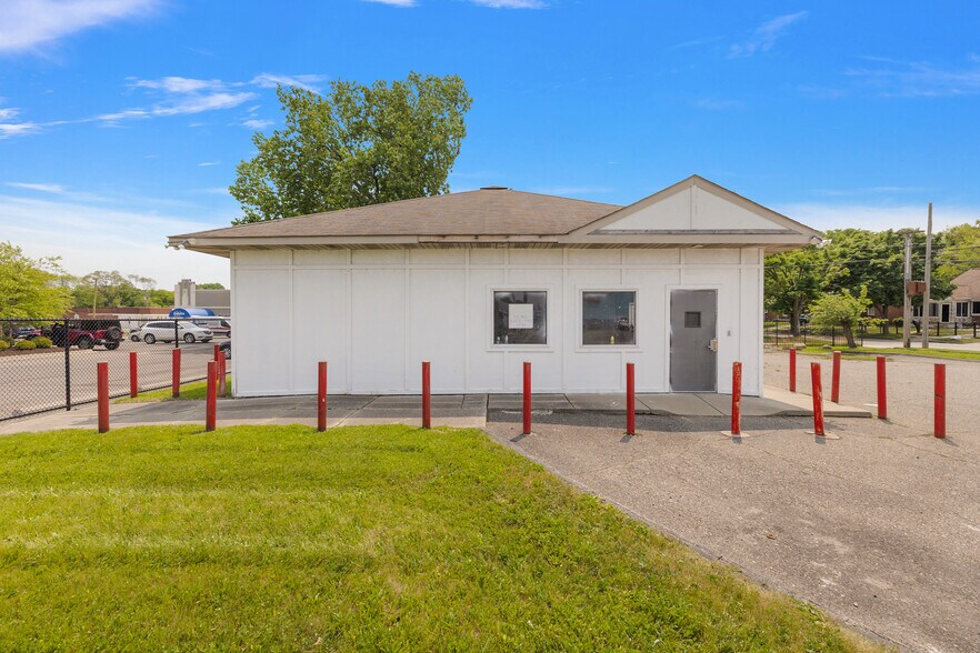 11600 Kelly Rd, Detroit, MI à vendre - Photo de l’immeuble – Image 3 sur 12