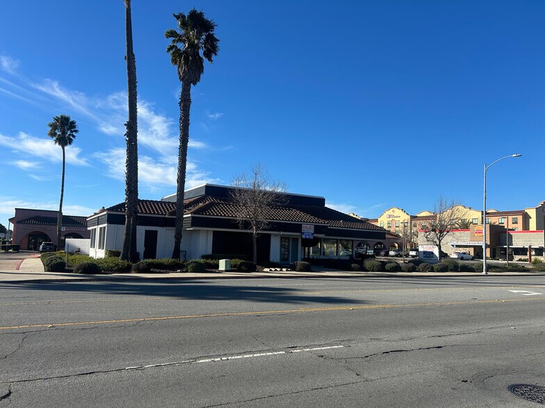 1129 N H St, Lompoc, CA à louer - Photo de l’immeuble – Image 3 sur 11