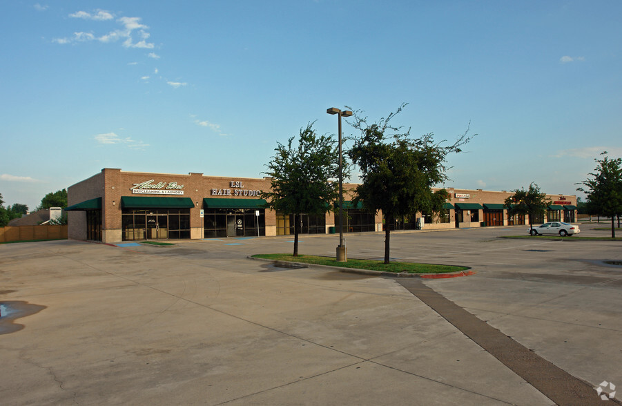 3758 S Carrier Pky, Grand Prairie, TX à louer - Photo de l’immeuble – Image 3 sur 4