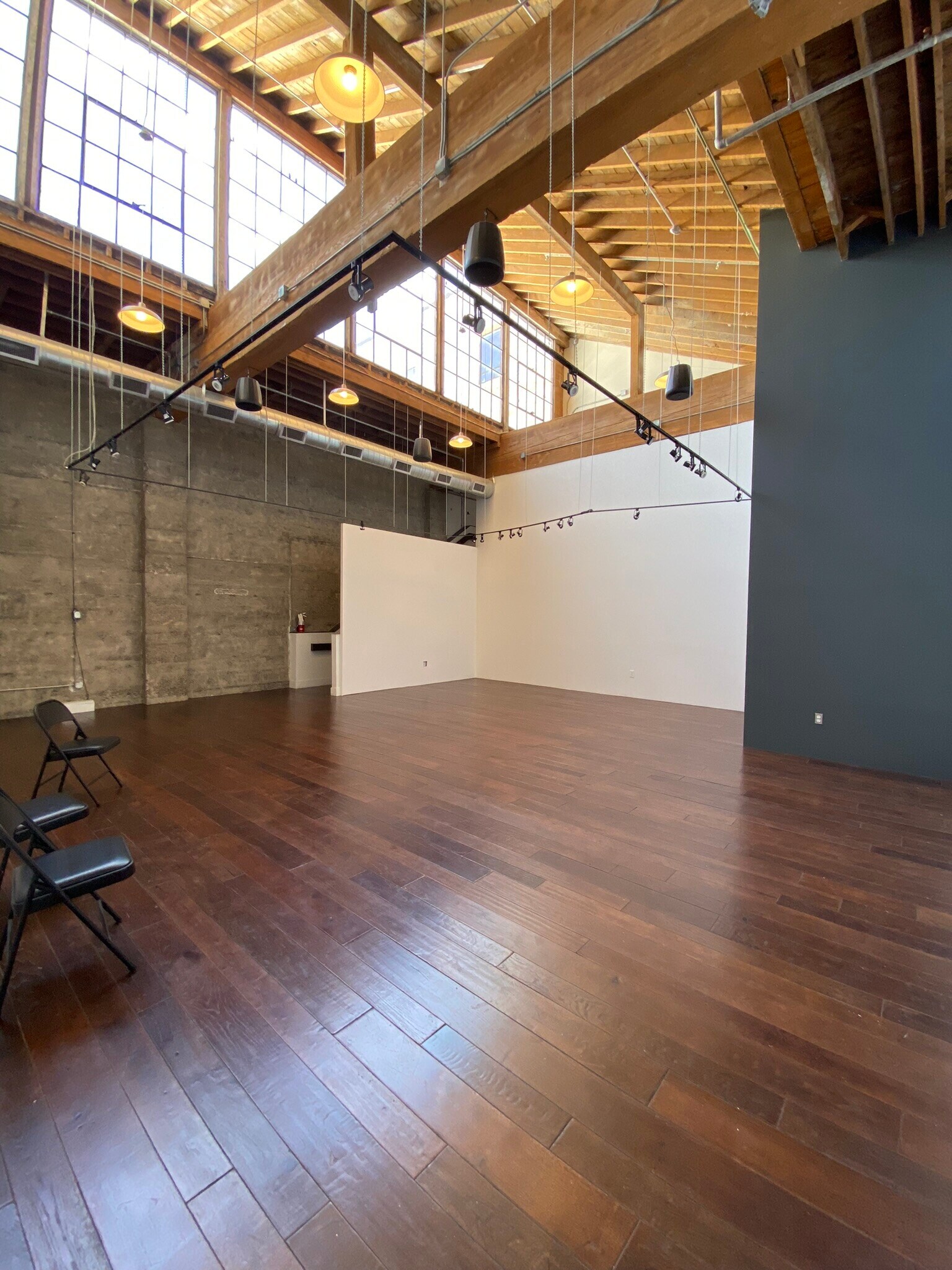 1330 NW Glisan St, Portland, OR à louer Photo principale– Image 1 sur 6