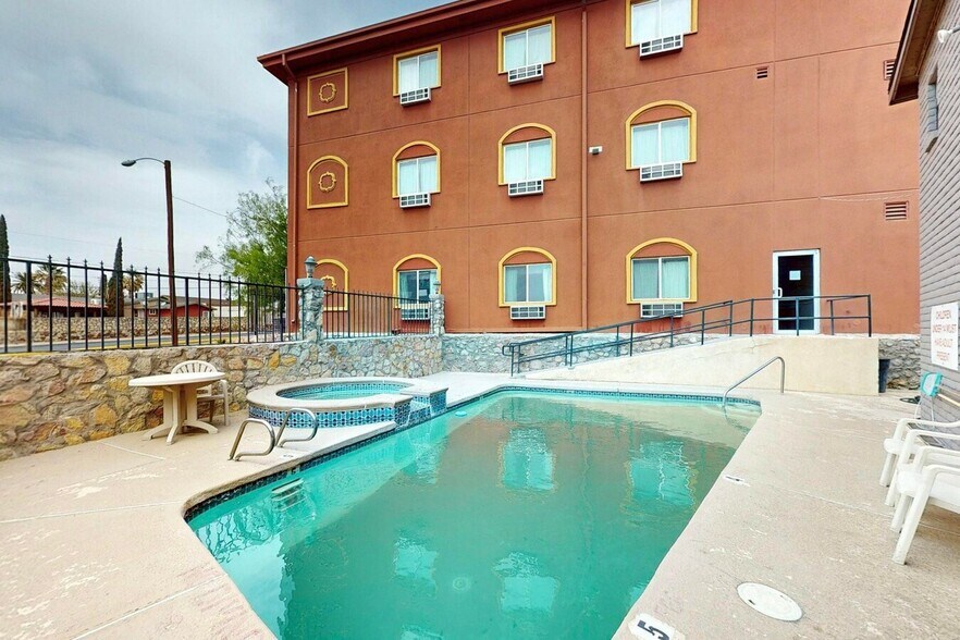 Hospitality Value Add, I-10, $41,300/key portefeuille de 2 biens à vendre sur LoopNet.fr - Photo de l’immeuble – Image 3 sur 14