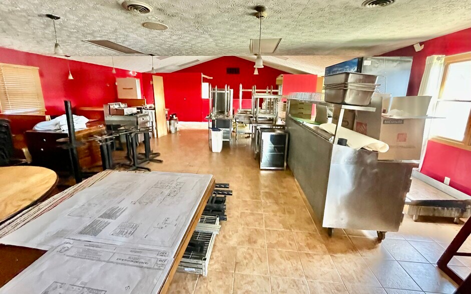 211 N Walnut St, Crawfordsville, IN à louer - Photo intérieure – Image 3 sur 8