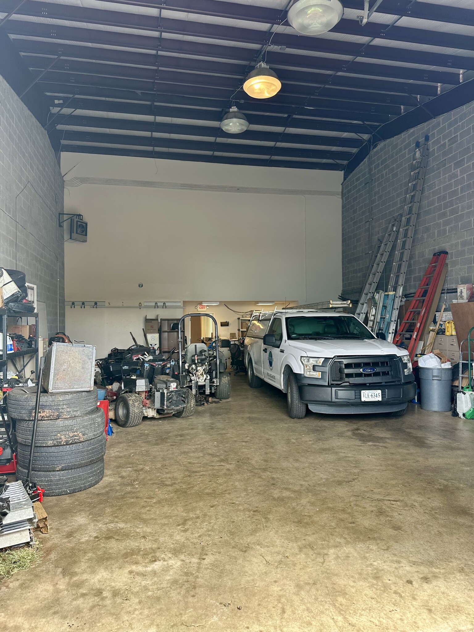 8733-8737 Quarry Rd, Manassas, VA à louer Photo intérieure– Image 1 sur 2