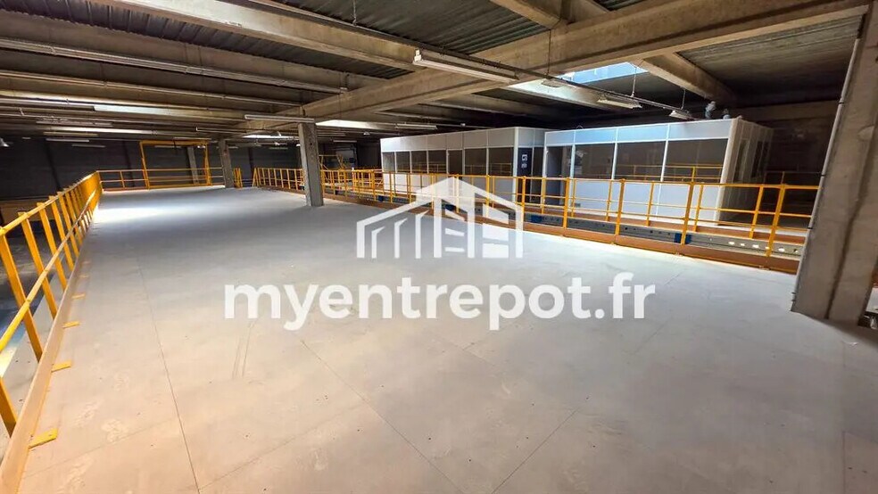 Local d’activités dans Vitrolles à louer - Photo de l’immeuble – Image 3 sur 7