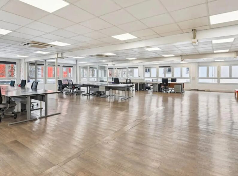 Bureau dans Saint-Ouen-sur-Seine à louer - Photo de l’immeuble – Image 3 sur 11