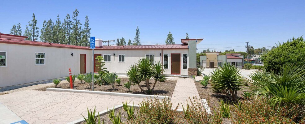 1911 Sunset Dr -, Escondido, CA à louer - Photo de l’immeuble – Image 2 sur 6